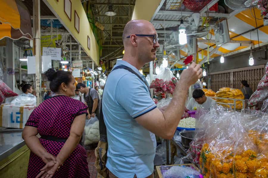 Bangkok: Markets, Temples and Food Night Tour by Tuk Tuk - Markets where Bangkok feels local