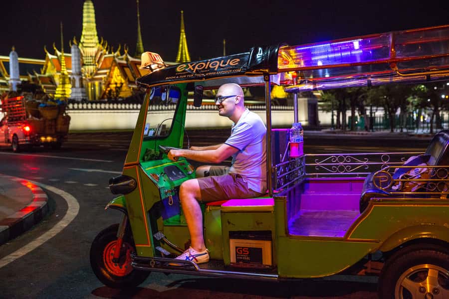 Bangkok: Markets, Temples and Food Night Tour by Tuk Tuk - Chinatown and the city’s night lights