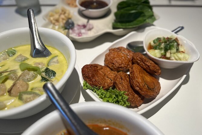Bangkok Michelin Food Tour (3 Stops, 8 tastings) - Meeting at Sam Yot and getting moving