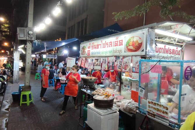 Bangkok: Michelin Guide Street Food Tour by Tuk Tuk - Yaowarat Road and fresh fried Chinese dough