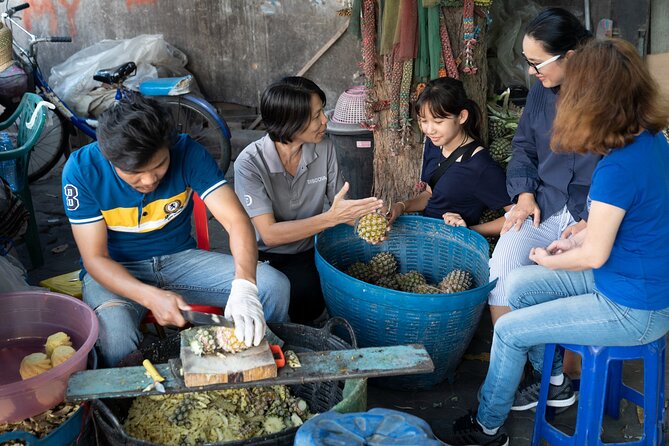 Bangkok: Michelin Street Eats by Tuk-Tuk Guided Food Tour - Pak Khlong Talat adds flowers to the food route