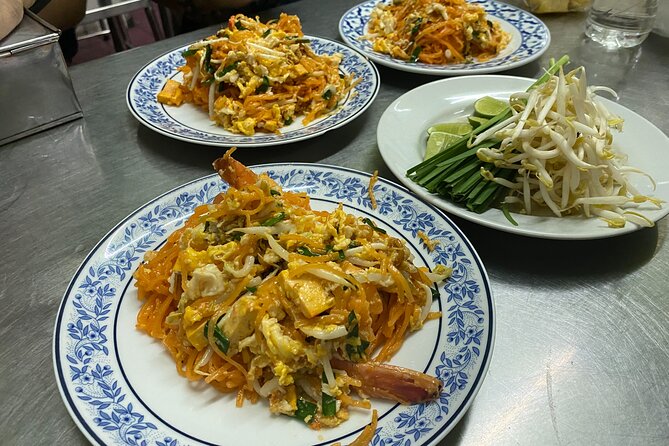 Bangkok: Michelin Street Eats by Tuk-Tuk Guided Food Tour - The Giant Swing gives the night a visual start