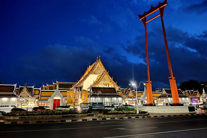 Bangkok Night Eats by Tuk Tuk - Hotel-pickup & Dinner - Banthat Thong Road and its changing food scene