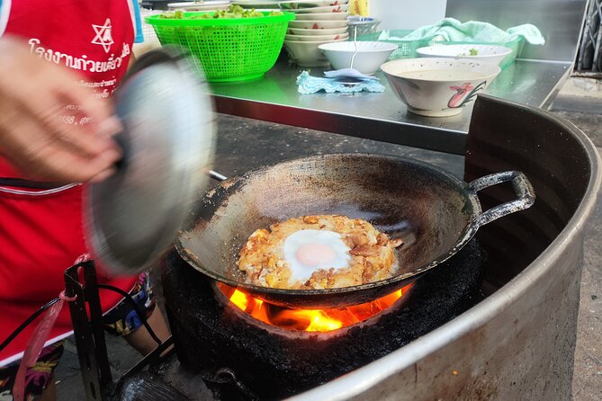 Bangkok Night Eats by Tuk Tuk - Hotel-pickup & Dinner - Walking through Yaowarat Chinatown