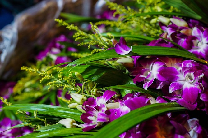 Bangkok Night Food and City Tour by Tuk Tuk - Pak Khlong Talat, Bangkok’s flower market