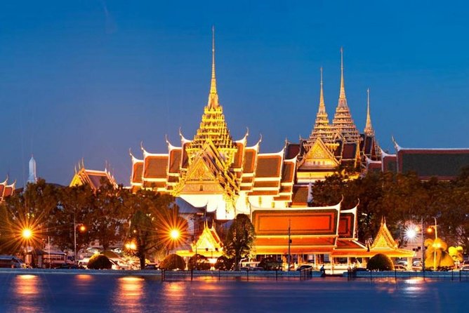Bangkok Night Lights: Famous Landmarks by Tuk Tuk - The Giant Swing and Wat Suthat