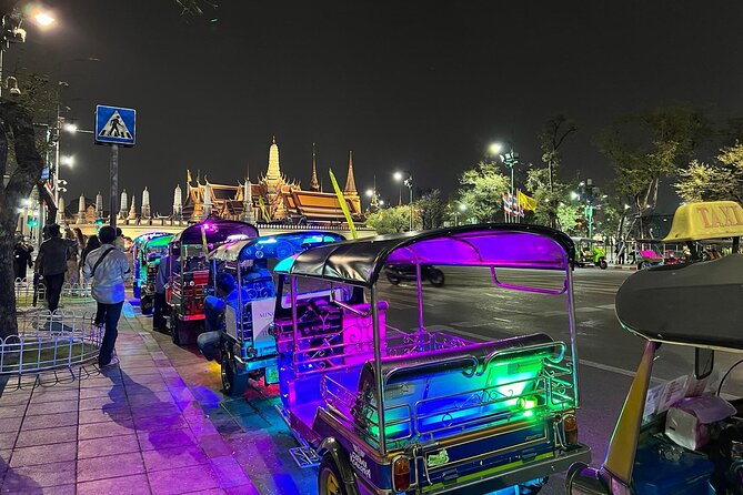 Bangkok Night Tour: Food, Temple & Tuk Tuk - Wat Prayurawongsawat after dark