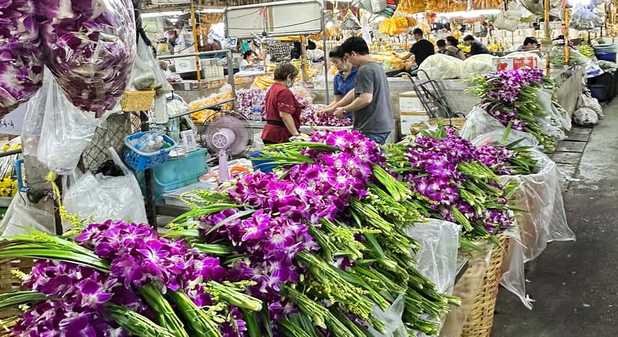 Bangkok Night Tour: Food, Temple & Tuk-Tuk - Rattanakosin Road and the Grand Palace area