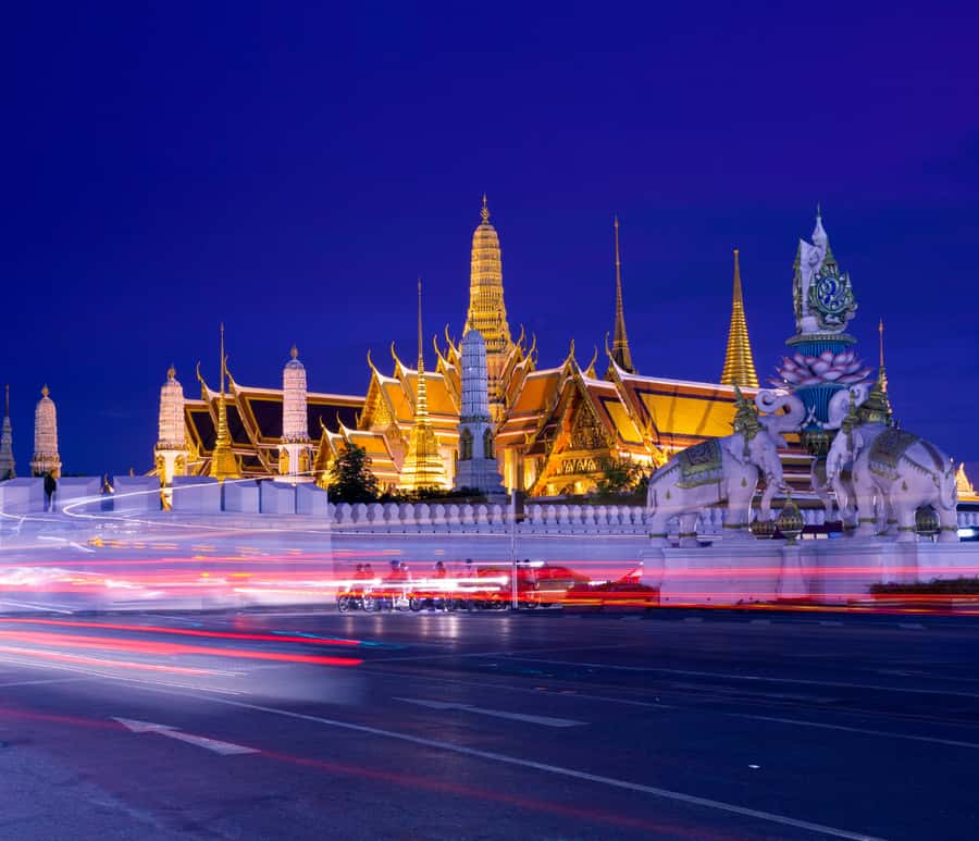 Bangkok Night Tuk Tuk: Private Tour of Markets & Landmarks - Yaowarat turns into a street food stop