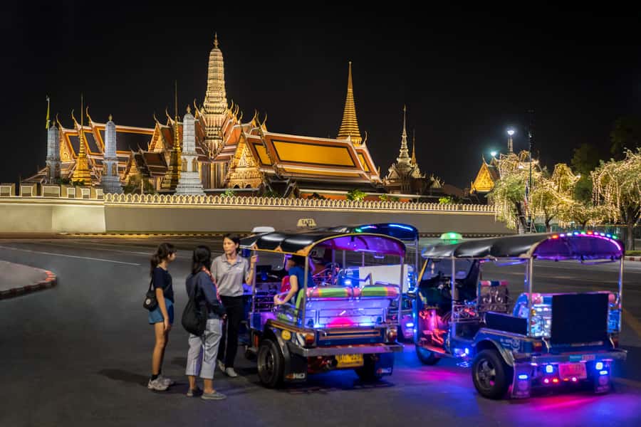 Bangkok Street Food and Night Lights by Tuk Tuk - Food restrictions and practical comfort
