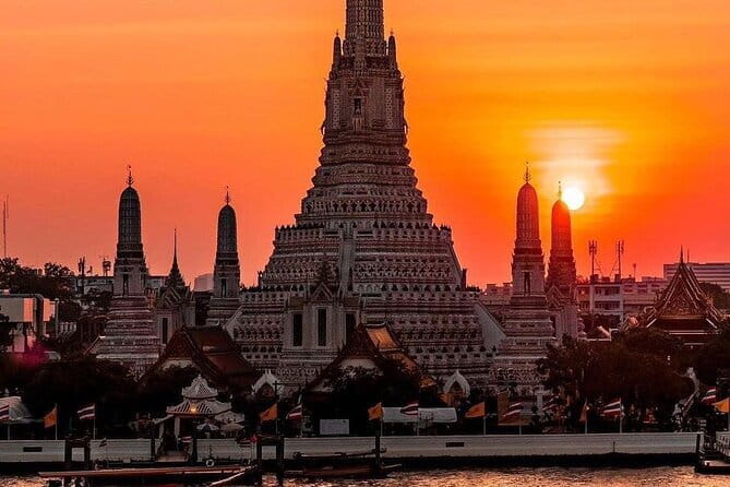 Bangkok : Sunset Food tour by Tuk Tuk boat with big Buddha view - Meeting at Phra Sumen Fort at 6 pm