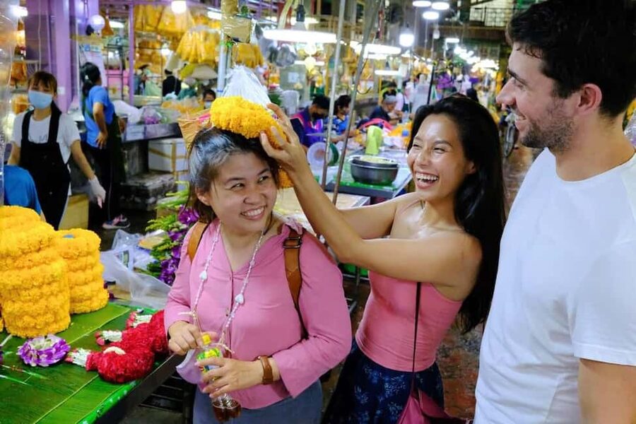 Bangkok: Tuk Tuk Adventure Chinatown Michelin Food & Temples - Starting at MRT Sam Yan and heading to Wat Traimit
