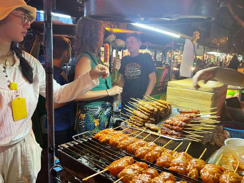 Bangkok Tuk-Tuk by Night with Chinatown Street Food Meal - Tuk-tuk through the royal district