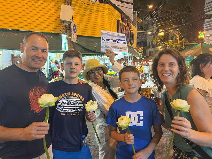 Bangkok Tuk-Tuk by Night with Chinatown Street Food Meal - The Giant Swing and Wat Suthat