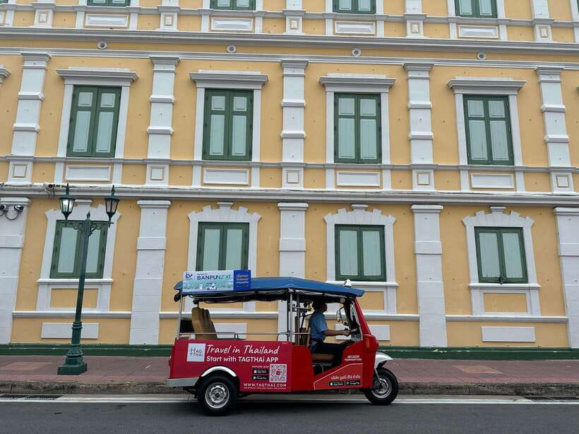 Bangkok: Tuk Tuk Day Pass App & Boat Chao Phraya River - Crossing the Chao Phraya by tourist boat