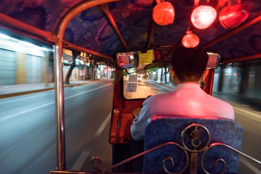 Bangkok Tuk Tuk Night Tour with Chinatown visit - Wat Ratchanadda and the Royal Metal Castle