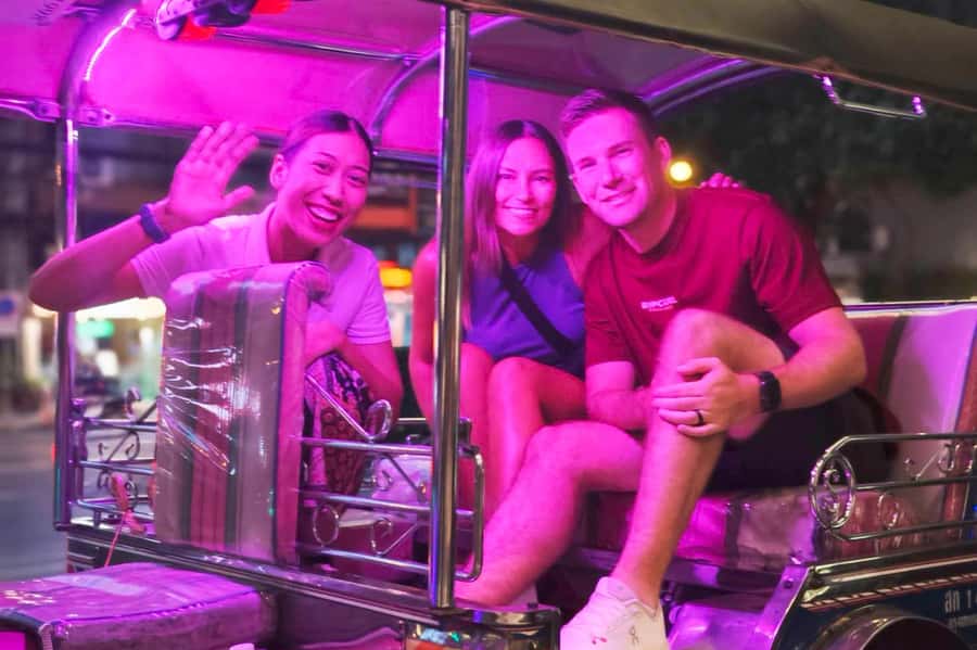Bangkok Tuk Tuk Night Tour with Chinatown visit - Chinatown food tasting, from Dim Sum to mango sticky rice