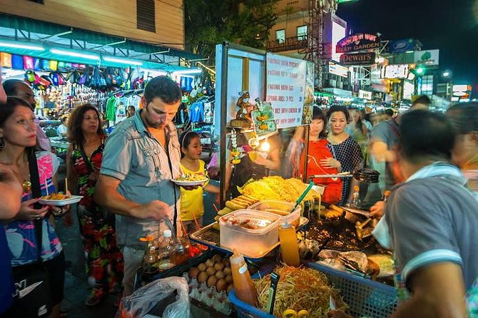 Bangkok Tuk Tuk Tour - Hotel-pickup & Dinner - Khao San Road in ten quick minutes