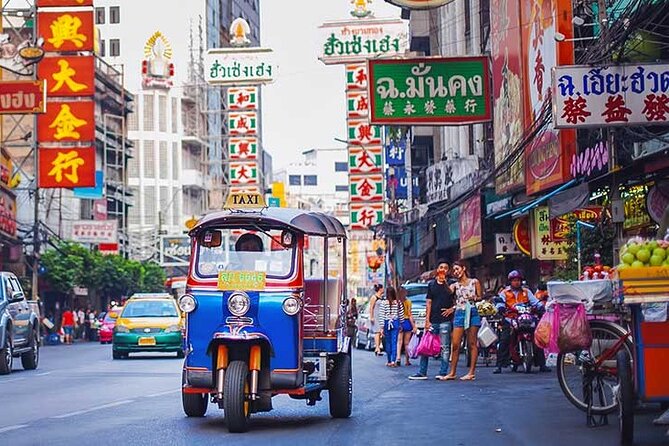 Bangkok Tuk Tuk Tour - Hotel-pickup & Dinner - Meeting your tuk-tuk at the hotel