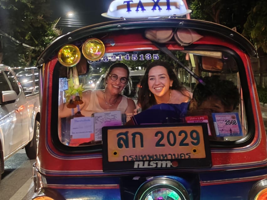 Bangkok Tuk Tuk Tour with Hotel Pick up and Dinner - The Temple of Dawn adds a change of pace