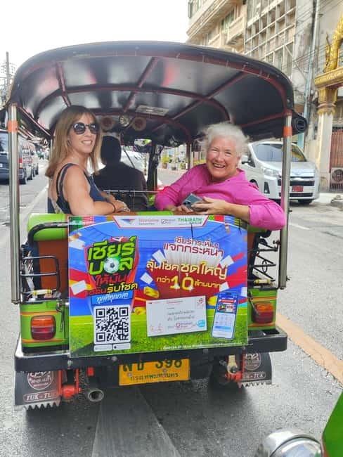 Bangkok Tuk Tuk Tour with Hotel Pick up and Dinner - Khao San Road shows Bangkok after dark
