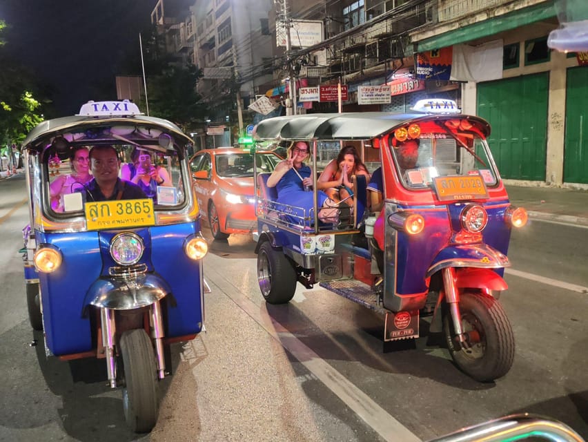 Bangkok Tuk Tuk Tour with Hotel Pick up and Dinner - The flower market gives the evening a sensory finish