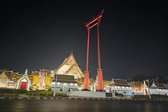 Bangkok TUK TUK Twilight Cultures Market and Food Taste - Who will get the most from this Bangkok tour?