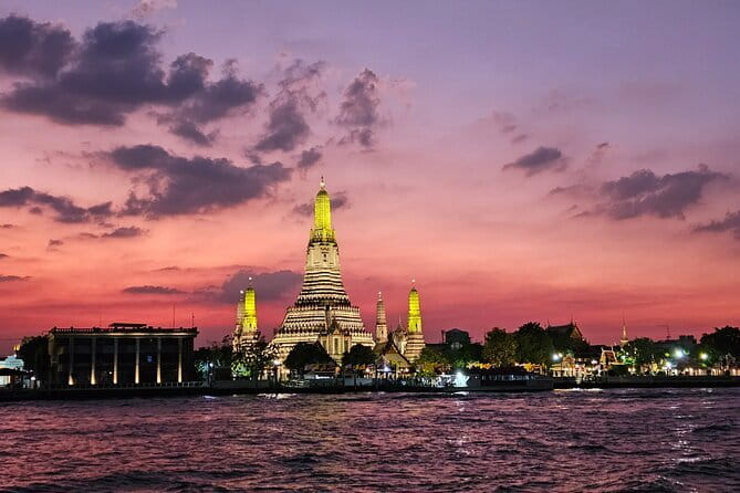 Bangkok TUK TUK Twilight Cultures Market and Food Taste - Yaowarat turns the food stop into a street scene