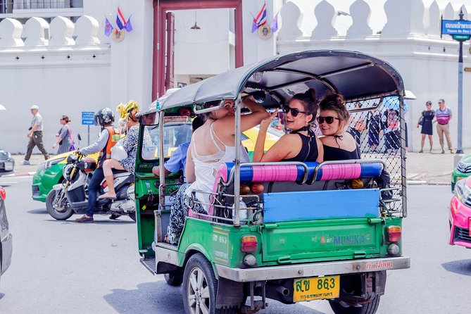 Bangkok Tuk Tuk Walk & Temple Tour With Wat Pho, Arun & Traimit - An hour on Bangkok’s klongs