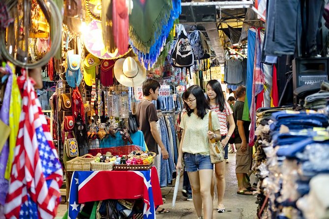 Bangkok Tuk Tuk Walk & Temple Tour With Wat Pho, Arun & Traimit - Wat Pho and the giant Reclining Buddha