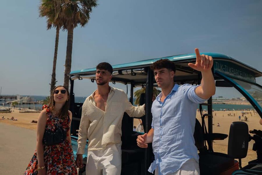 Barcelona: 2h Premium Private Tuk-Tuk Tour - Port Vell and the changing waterfront