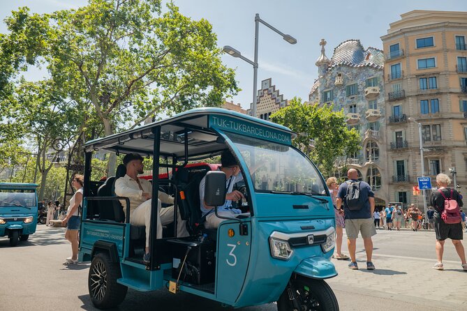 Barcelona: City Highlights Private Tuk-Tuk Tour - La Monumental and Barcelona’s modernist face