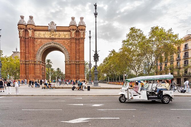Barcelona Expert Tour with Local Guide in Eco Tuk Tuk Private - Passeig de Gràcia and Barcelona’s modernist homes