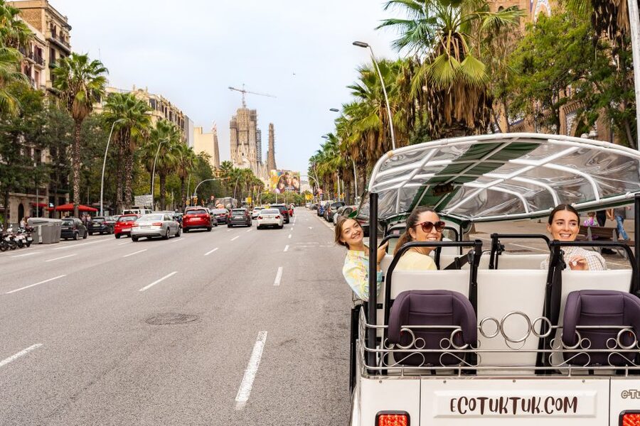 Barcelona: Private City Tour by Eco Tuk Tuk - Key points at a glance