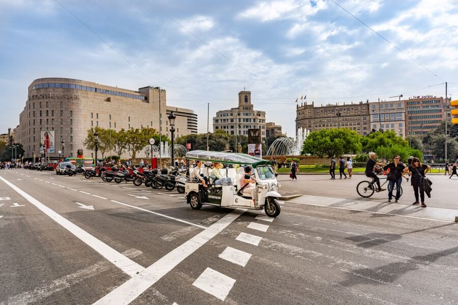 Barcelona: Private City Tour by Eco Tuk Tuk - Guides who add practical value