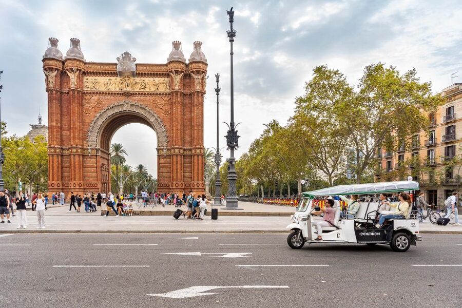 Barcelona: Private City Tour by Eco Tuk Tuk - Why a tuk tuk works well in Barcelona