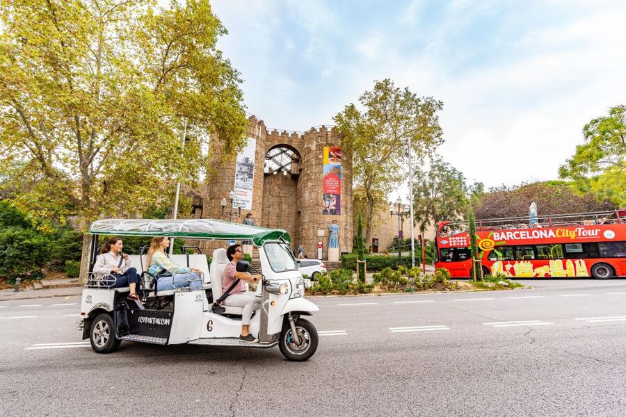 Barcelona: Private City Tour by Eco Tuk Tuk - Montjuïc and the value of choosing two hours