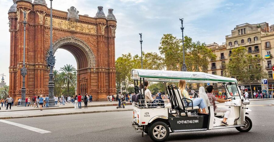 Barcelona: Private City Tour by Eco Tuk Tuk - Starting near Plaça de Catalunya