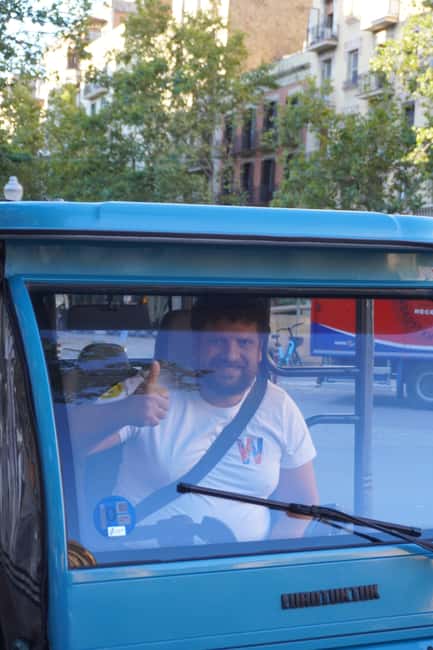 Barcelona: Tour by electric tuk tuk - Casa de les Punxes and Passeig de Gràcia