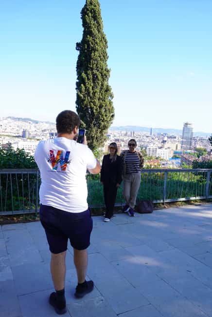 Barcelona: Tour by electric tuk tuk - What the guide adds
