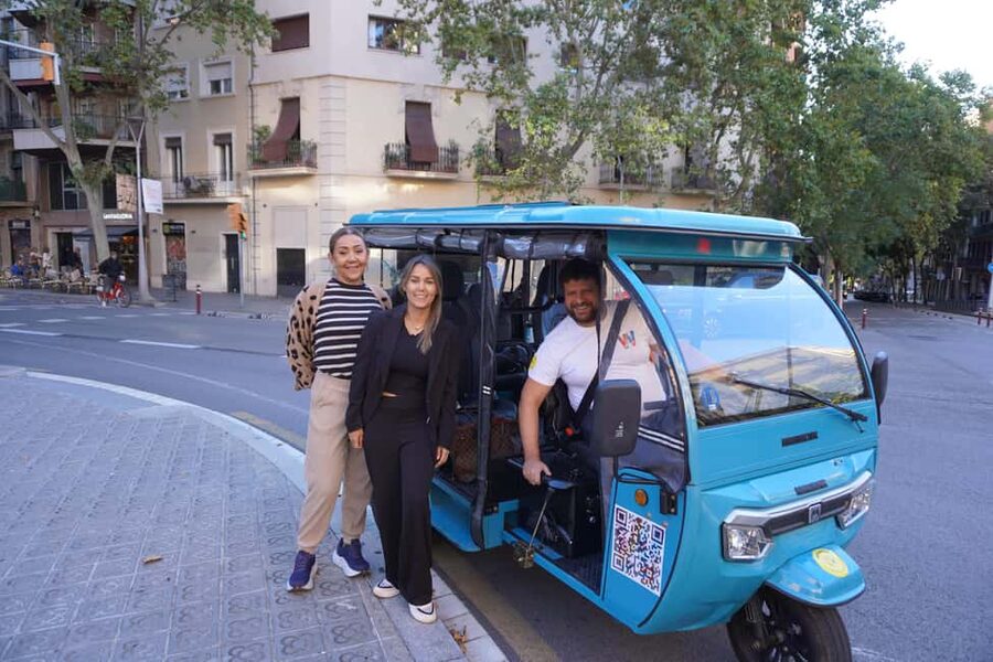 Barcelona: Tour by electric tuk tuk - Starting outside Teatro Tívoli