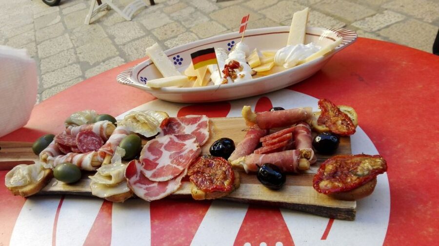 Bari: Rickshaw Street Food Tour - Sgagliozze and panzerotti in Bari Vecchia