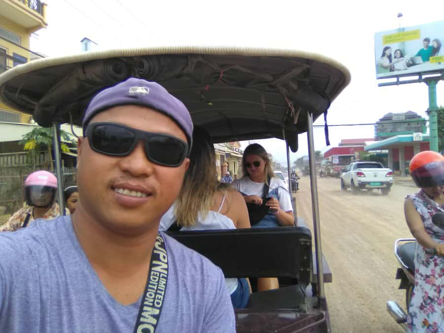 Battambang family tuktuk tour BambooTrain/Wat Banan/Bat cave - Sunset at the Bat Cave