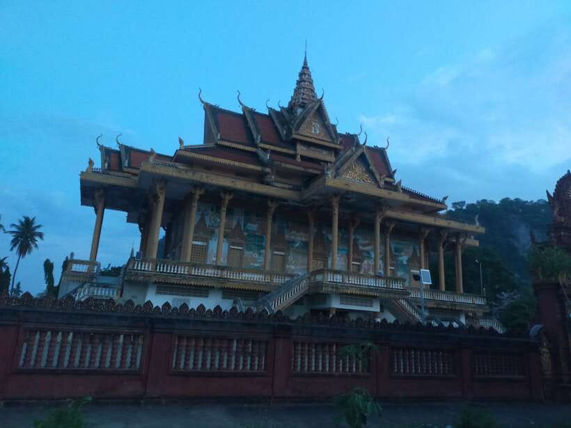 Battambang: Tuk-Tuk, Bamboo Train, Killing/Bat Caves, Sunset - The Bat Cave finale