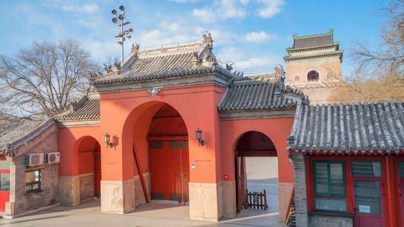 Beijing: Hutong Private Tour - Rickshaw Ride & English Guide - Should you book the Shichahai rickshaw tour?