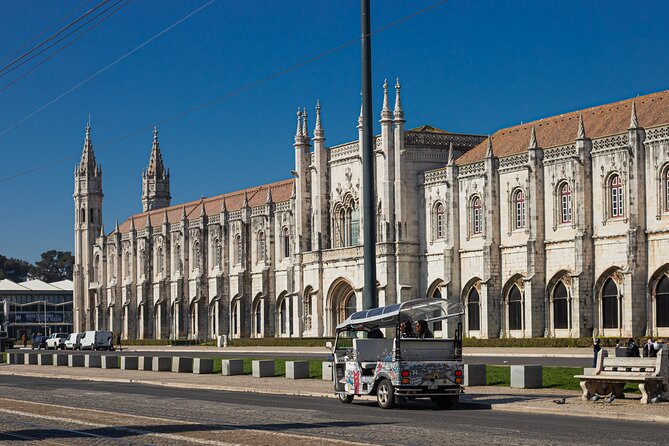 Belém Private Tuktuk Tour - Street art and the President’s official residence
