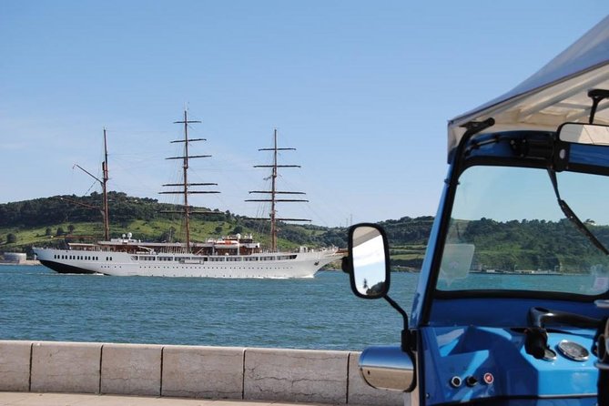 Belem Tour by Tuk Tuk from Lisbon - First views: the 25 de Abril Bridge and the Tagus