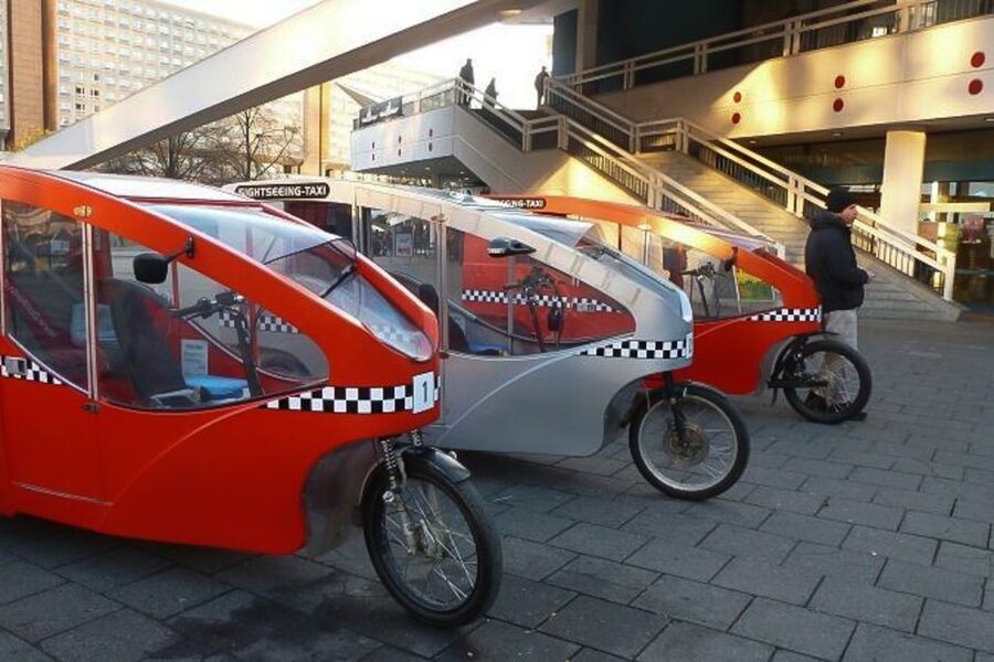 Berlin Express: Private 1-Hour E-Rickshaw Ride - Moving through Berlin’s open spaces