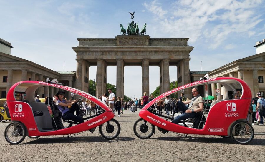Berlin: Private Guided E-Rickshaw Tour - Starting at Alexanderplatz and the World Time Clock