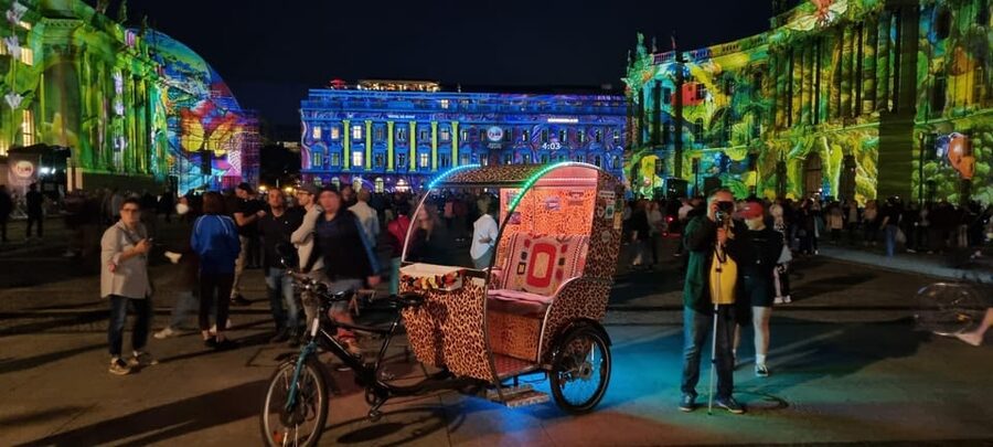 Berlin Rickshaw Tour -2 hours & hotel pickup - groups up to 16 people - Checkpoint Charlie and the former divided city